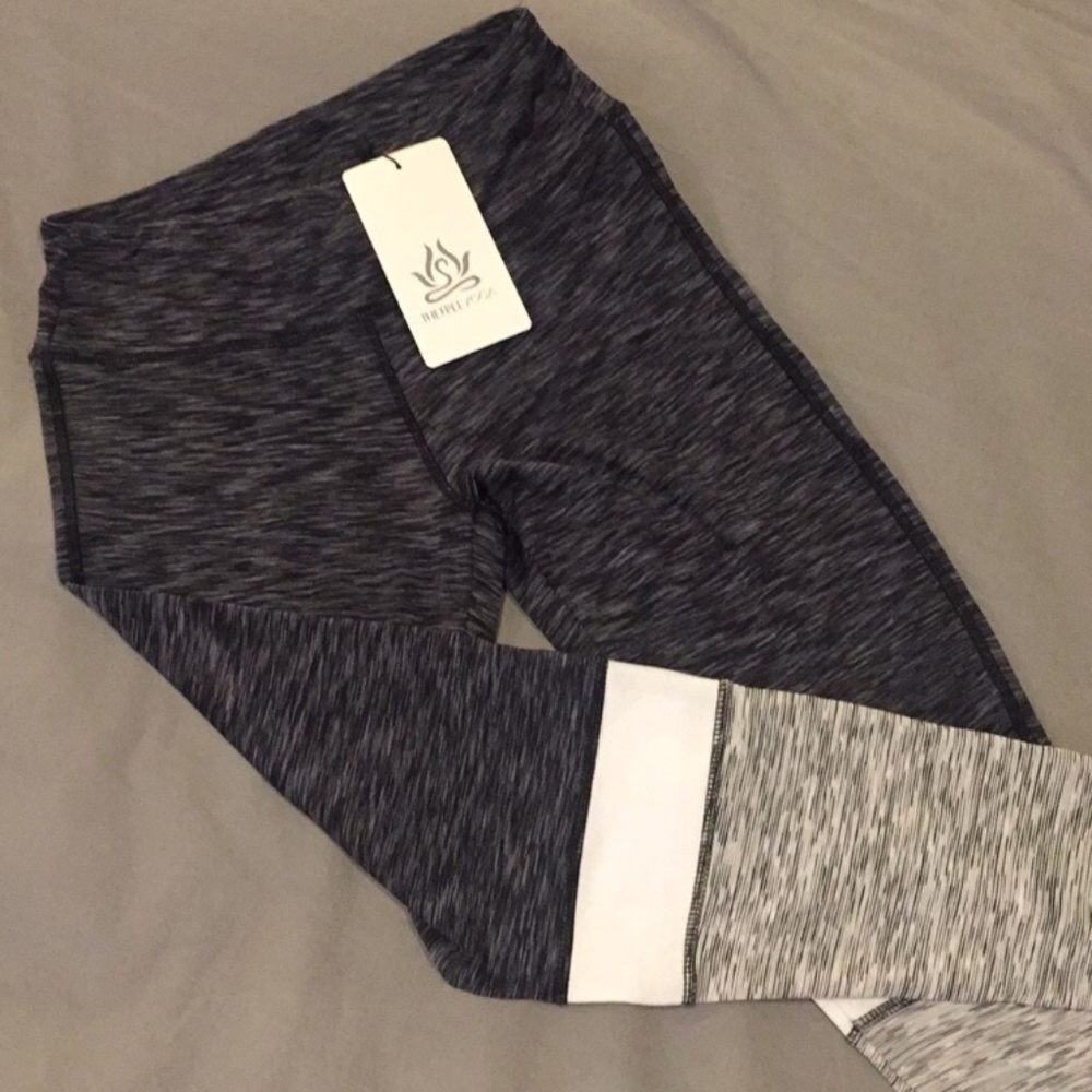 Free Yoga- Woman's 4 Way Stretch Yoga Leggings